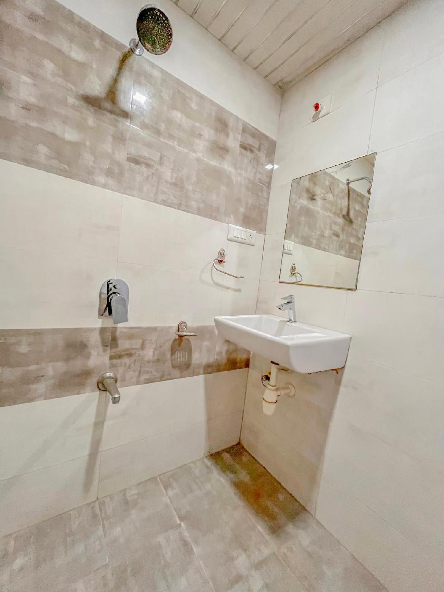 Stayguru Park View Residency Бхудж Экстерьер фото
