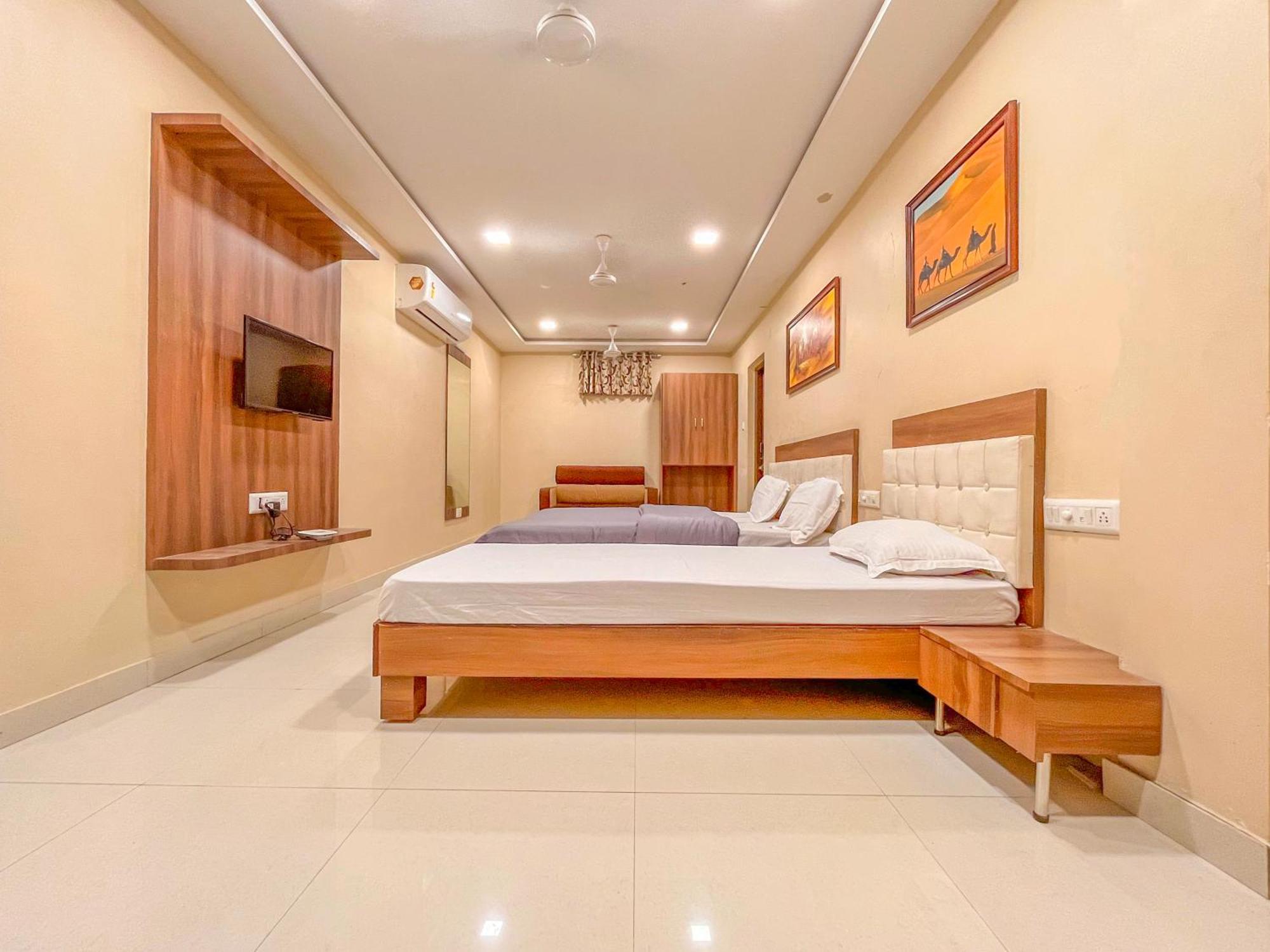 Stayguru Park View Residency Бхудж Экстерьер фото