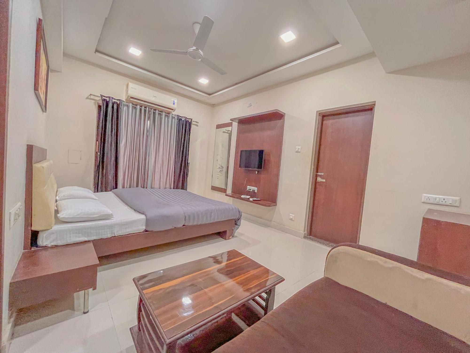 Stayguru Park View Residency Бхудж Экстерьер фото