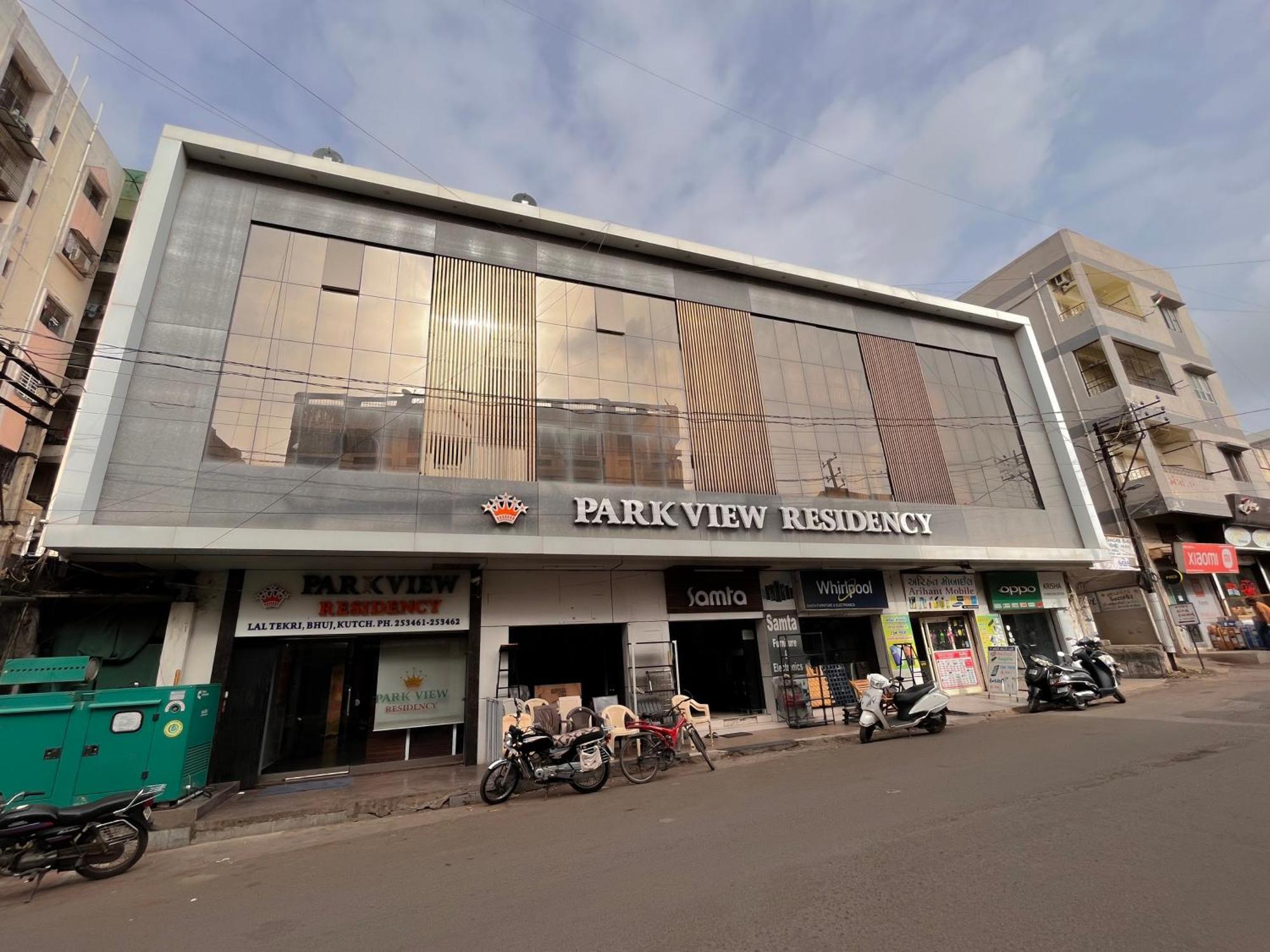 Stayguru Park View Residency Бхудж Экстерьер фото
