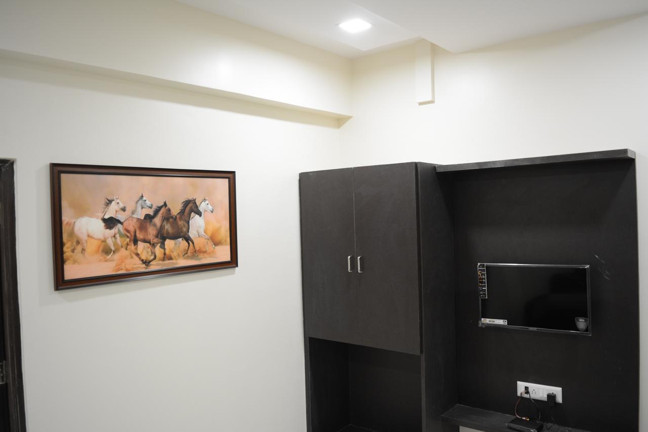 Stayguru Park View Residency Бхудж Экстерьер фото